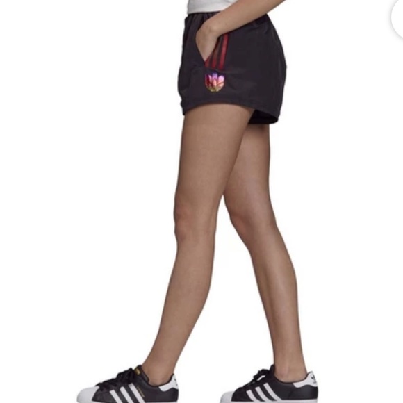 ADIDAS ORIGINALS 3D Trefoil Short - Picture 1 of 7